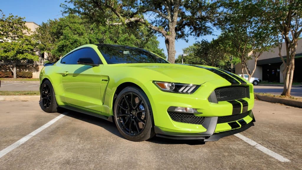 2020-ford-mustang-shelby-gt350 front third